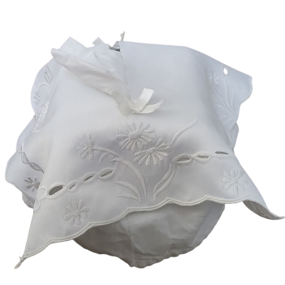 Coquette Floral Tissue Box Cover Cutwork Lace Overlay - Picture 4 of 5